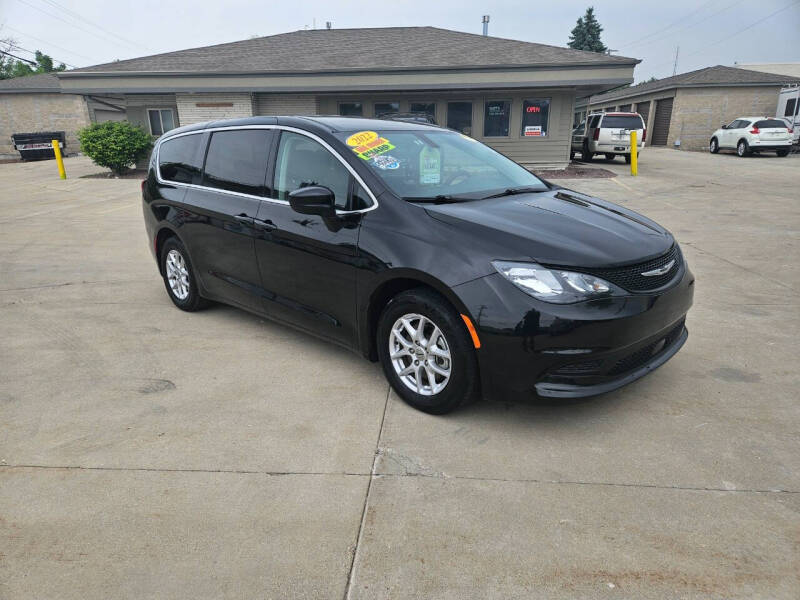 2022 Chrysler Voyager LX