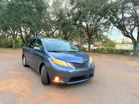 2013 Toyota Sienna XLE 8-Passenger