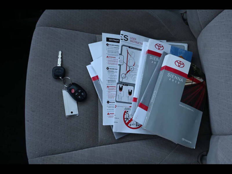 2015 Toyota Sienna LE Mobility 7-Passenger