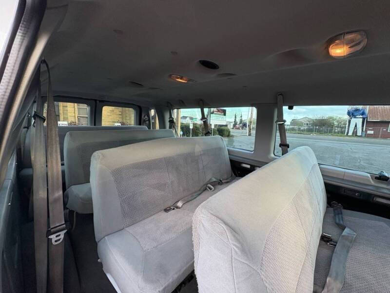 2006 Ford E-Series E-350 SD XLT
