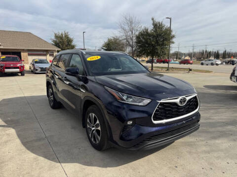 2024 Toyota Highlander LE
