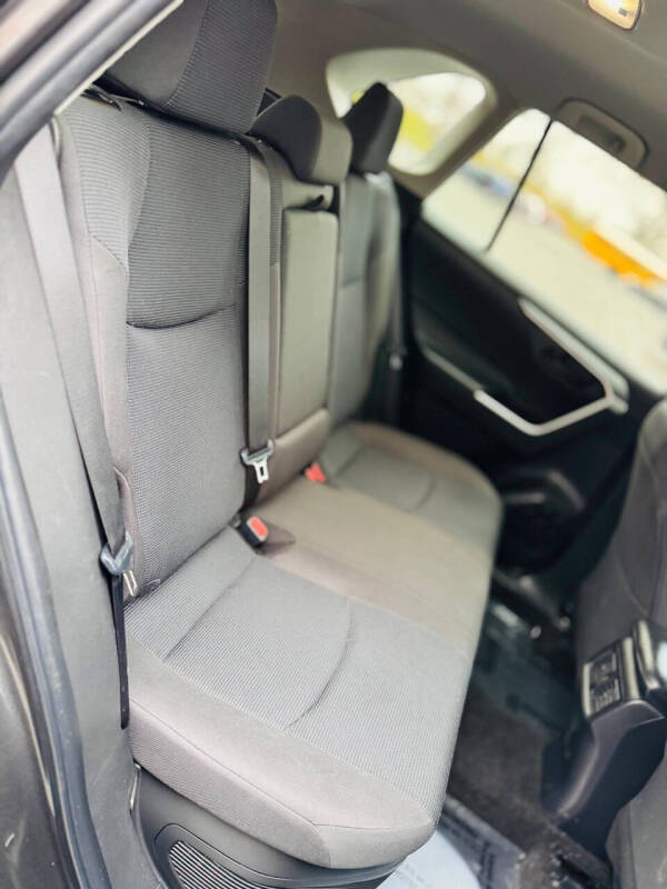 2023 Toyota RAV4 Hybrid LE