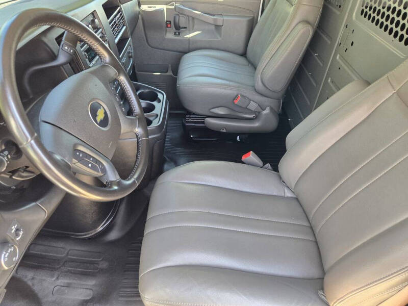 2023 Chevrolet Express 2500