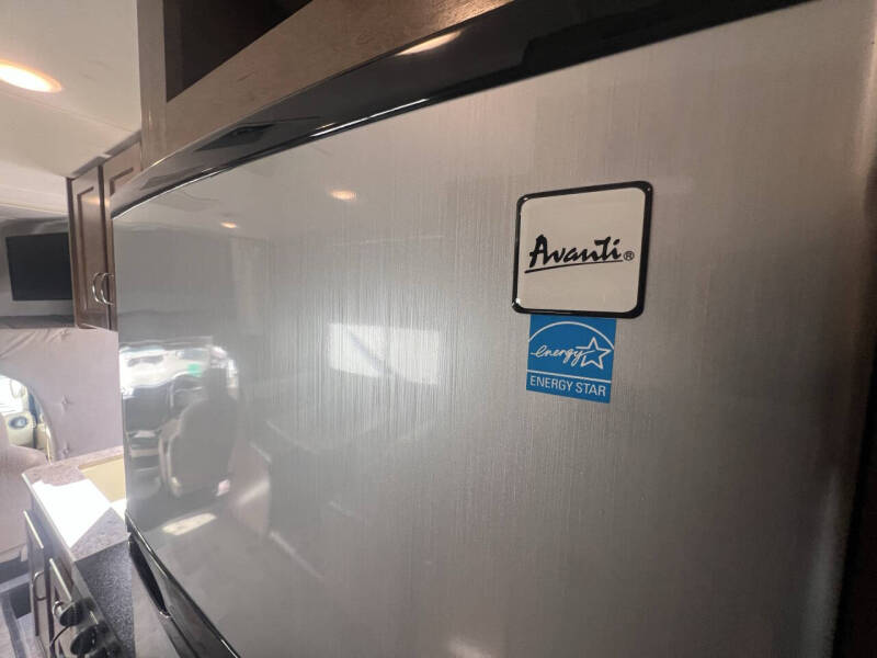 2019 Winnebago Outlook