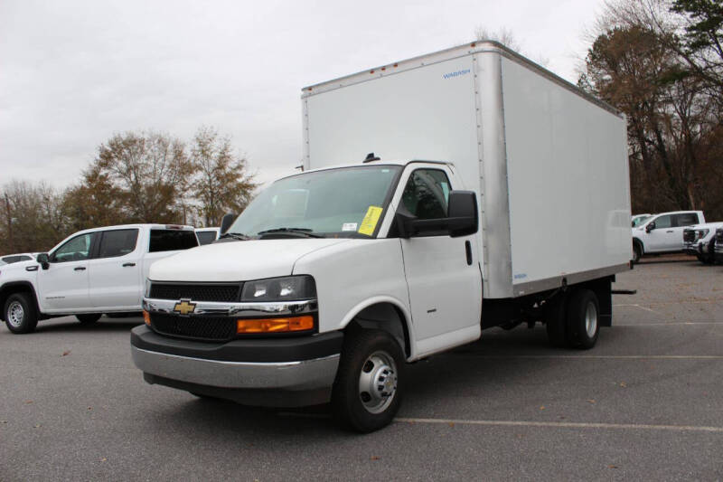2025 Chevrolet Express 3500