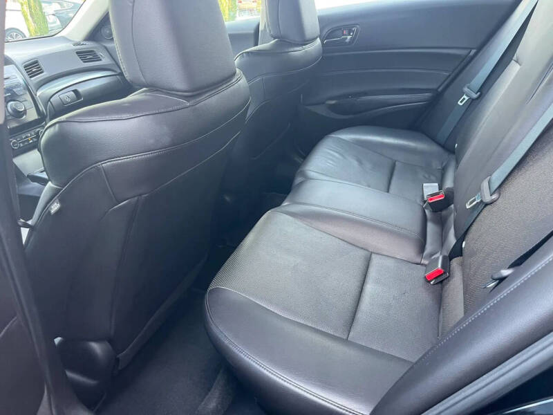 2013 Acura ILX 2.0L w/Premium