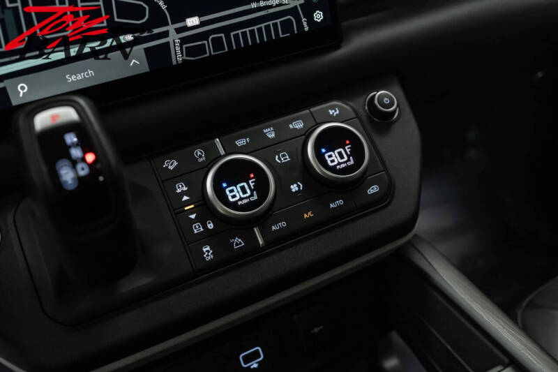 2024 Land Rover Defender 110 V8 P500 SE