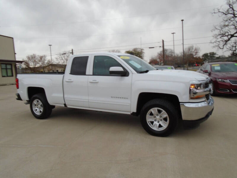 2017 Chevrolet Silverado 1500 LT photo 3