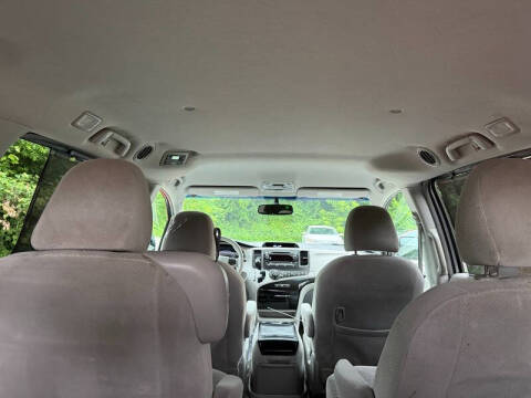 2013 Toyota Sienna LE 8-Passenger