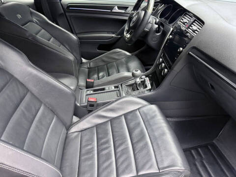 2017 Volkswagen Golf R 4Motion