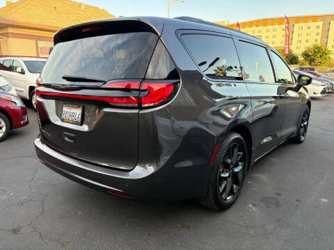 2021 Chrysler Pacifica Touring
