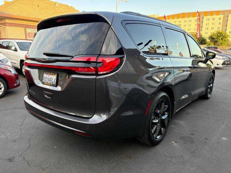 2021 Chrysler Pacifica Touring