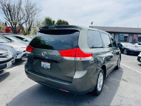2012 Toyota Sienna Base 7-Passenger