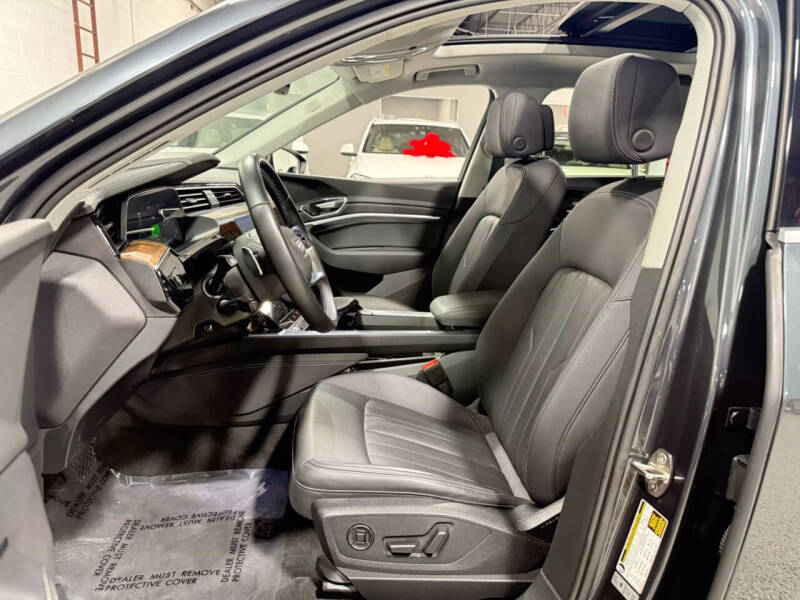 2019 Audi e-tron quattro Premium Plus