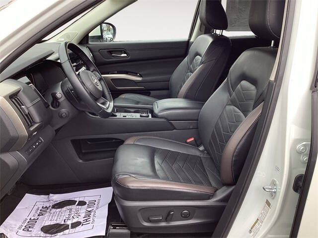 2023 Nissan Pathfinder Platinum