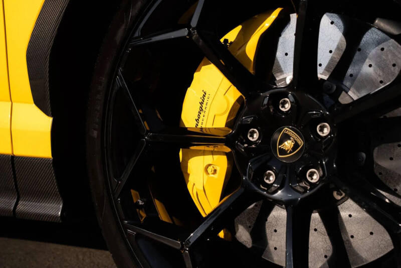 2024 Lamborghini Urus Performante