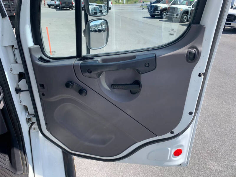 2012 Freightliner M2 106