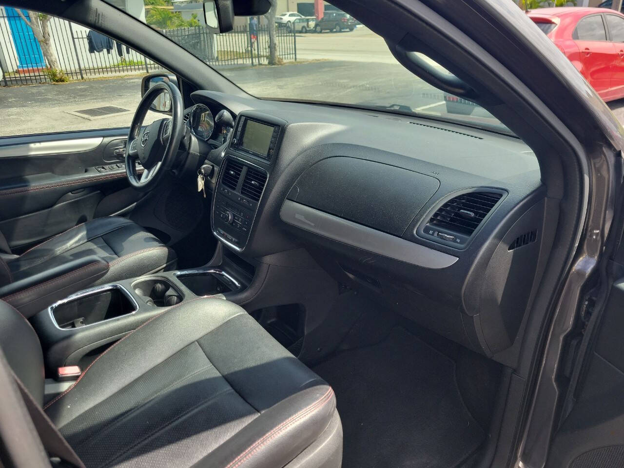 2018 Dodge Grand Caravan - $10,995