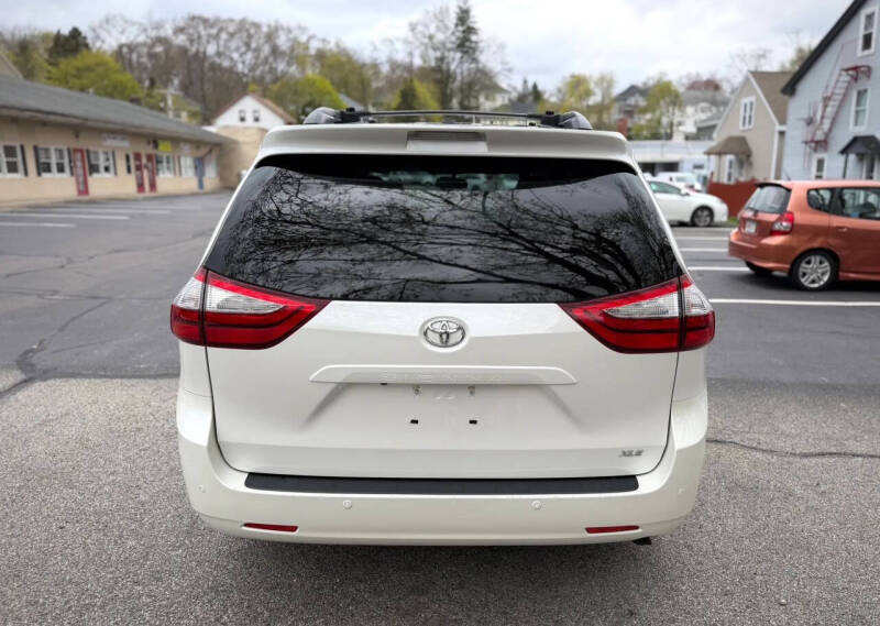 2017 Toyota Sienna