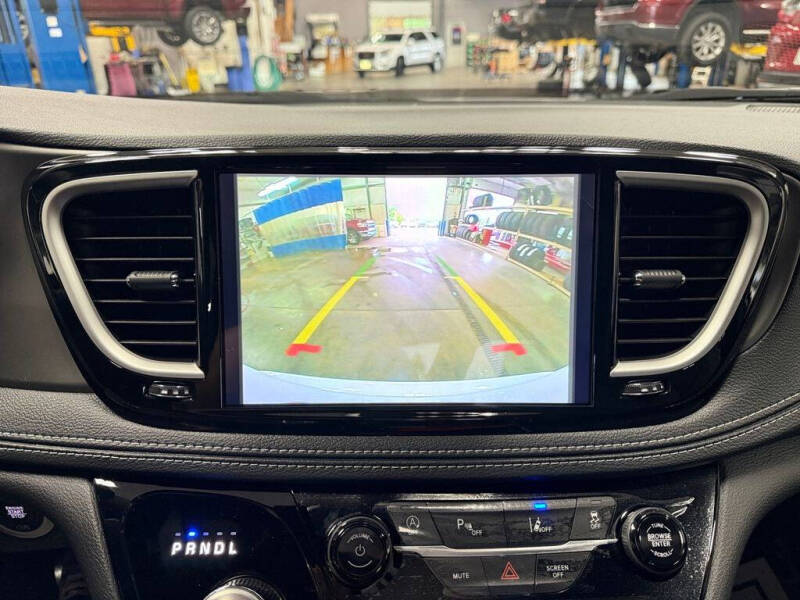 2027 Chrysler Pacifica Limited