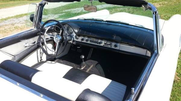 1957 Ford Thunderbird