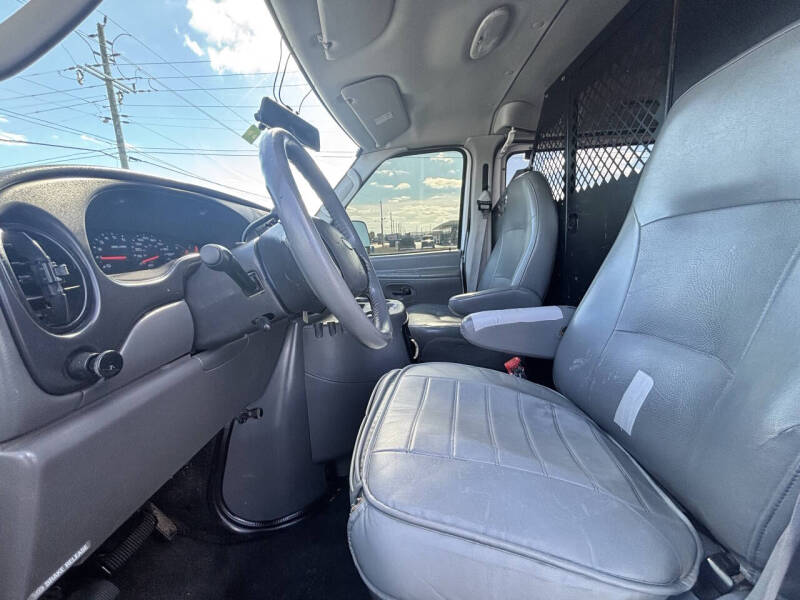 2004 Ford E-Series E-150