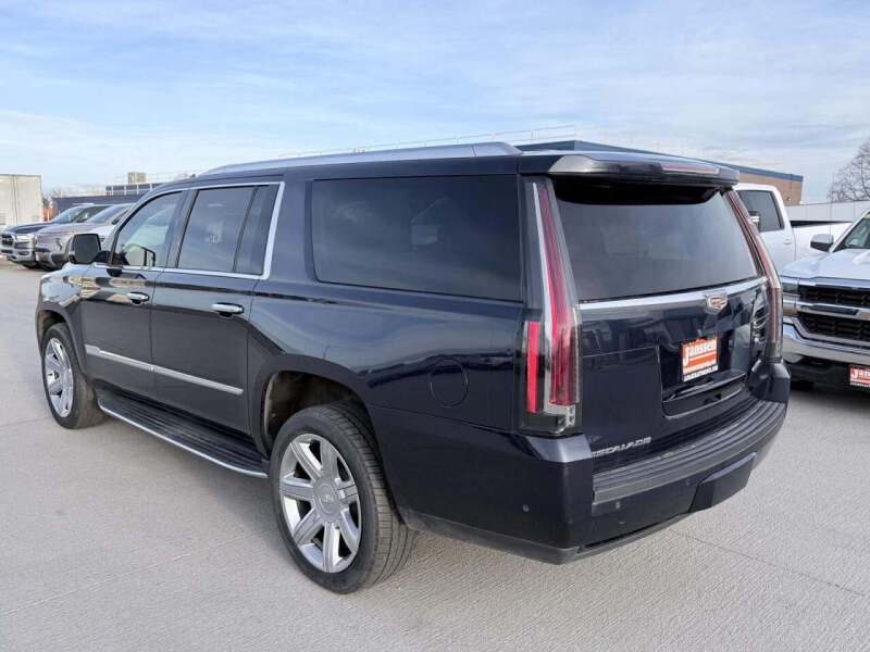 2017 Cadillac Escalade ESV Luxury