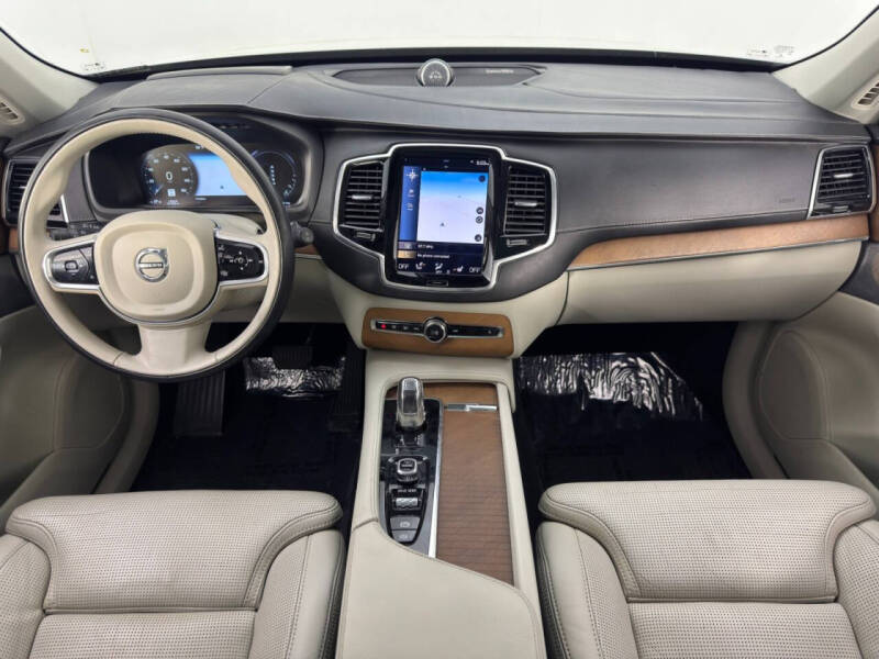 2017 Volvo XC90 T8 eAWD Inscription