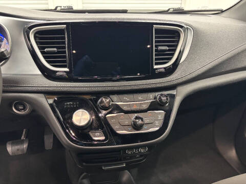 2022 Chrysler Pacifica Touring