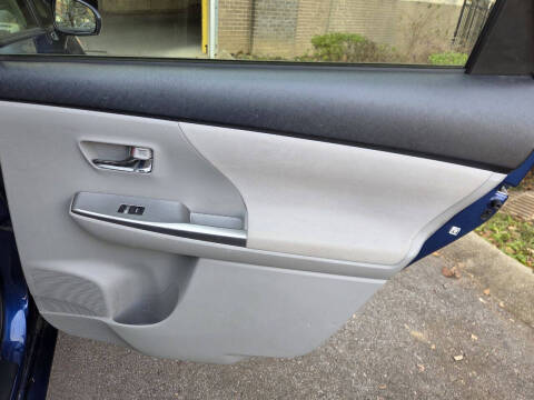 2016 Toyota Prius v Three