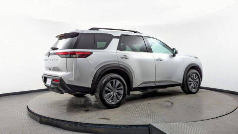 2024 Nissan Pathfinder SV