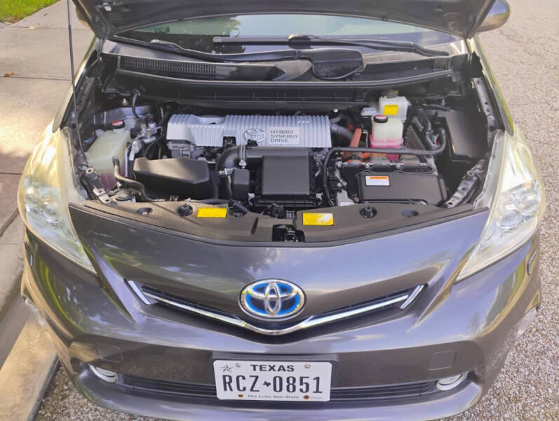 2014 Toyota Prius v Five
