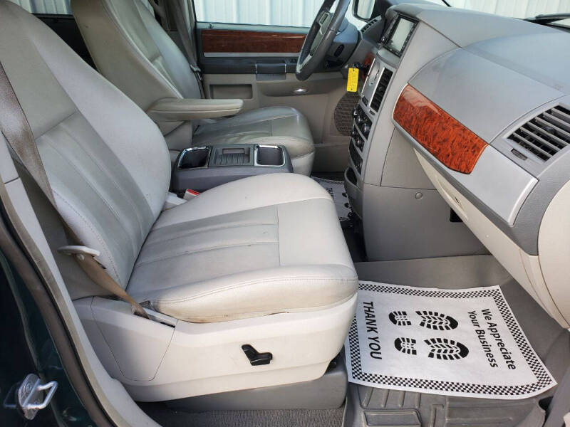 2009 Chrysler Town and Country Touring