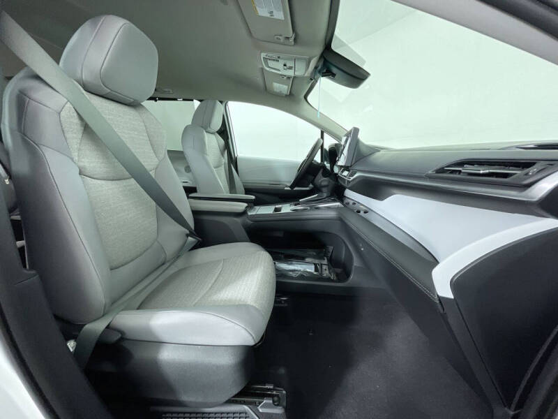 2025 Toyota Sienna LE 8-Passenger