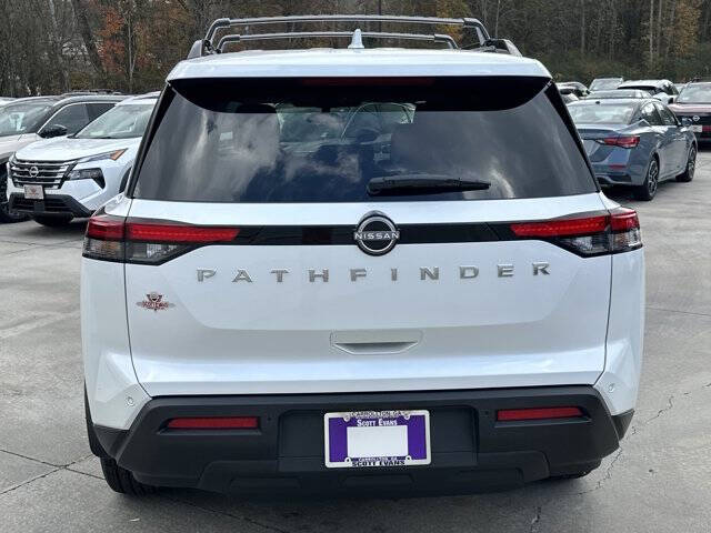 2025 Nissan Pathfinder SV