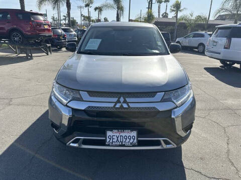 2020 Mitsubishi Outlander SE