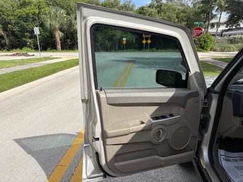 2008 Jeep Commander Sport