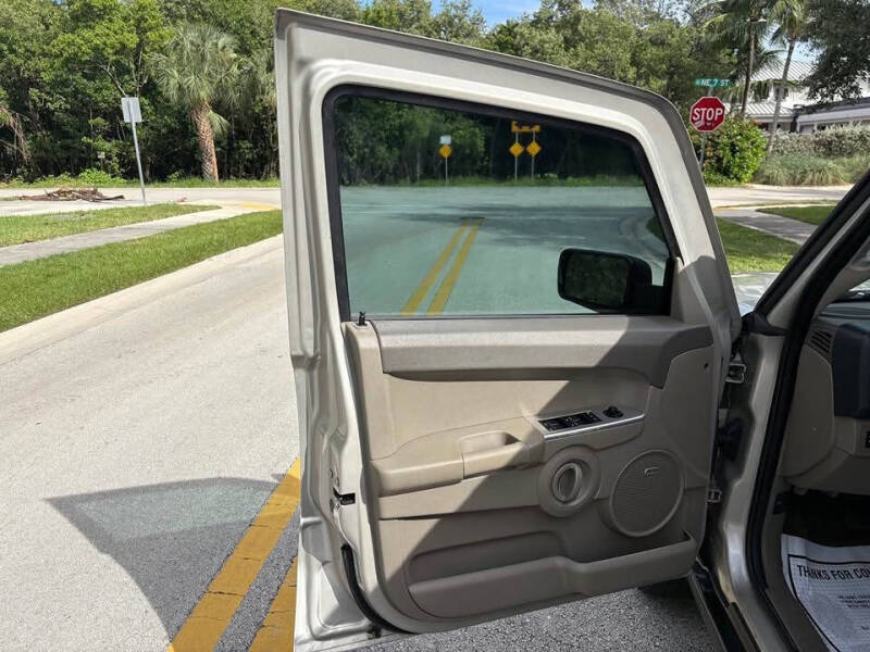 2008 Jeep Commander Sport