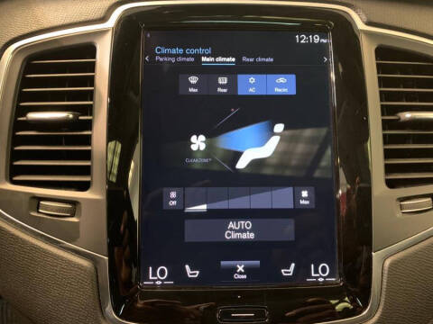 2022 Volvo XC90 T6 Momentum 7-Passenger