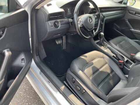 2020 Volkswagen Passat R-Line