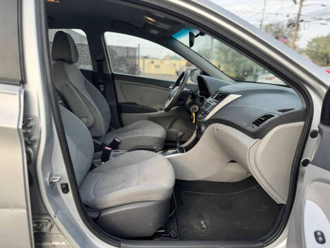 2013 Hyundai Accent GLS