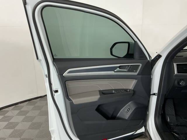 2022 Volkswagen Atlas Cross Sport V6 SEL Premium R-Line 4Motion
