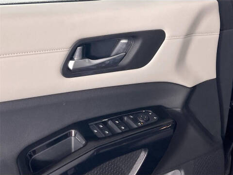 2022 Nissan Pathfinder SV