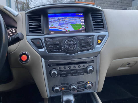 2017 Nissan Pathfinder SL