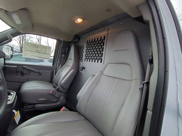 2025 Chevrolet Express 2500