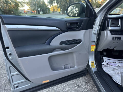 2019 Toyota Highlander LE