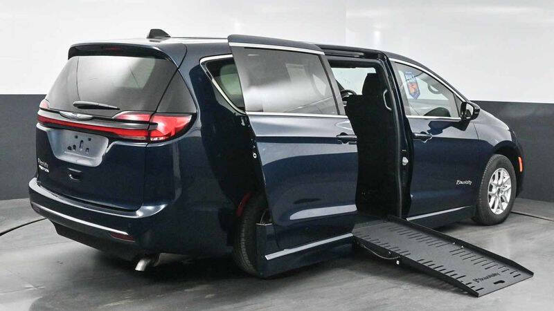 2024 Chrysler Pacifica Touring