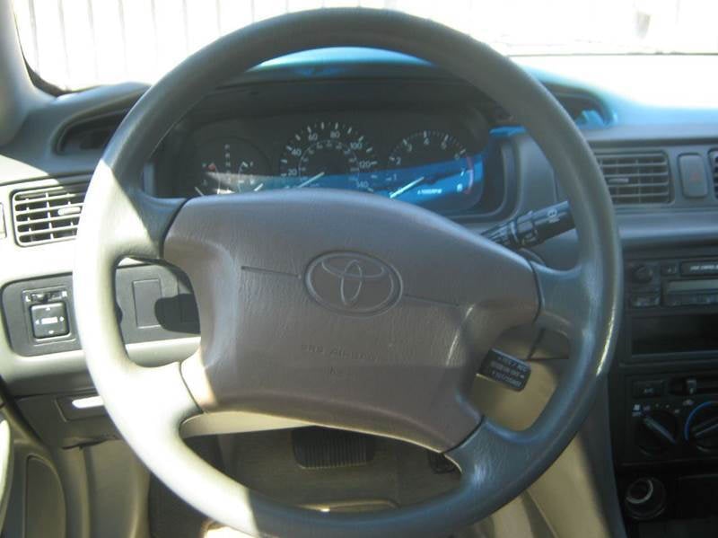 1998 Toyota Camry LE photo 11