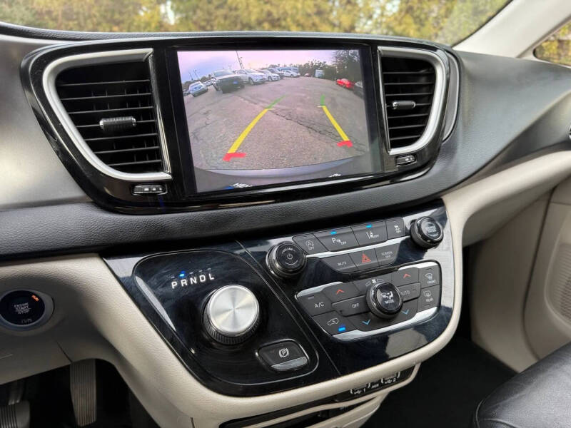2022 Chrysler Pacifica Touring L