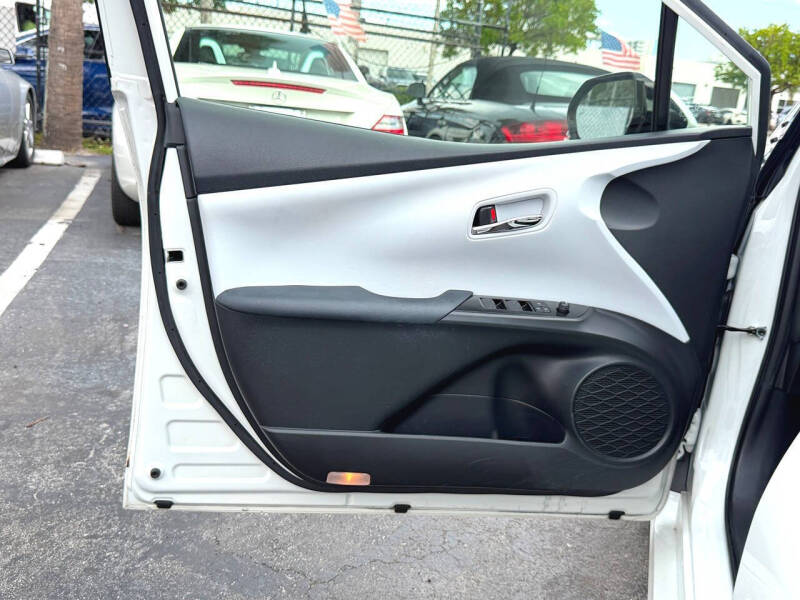 2020 Toyota Prius LE